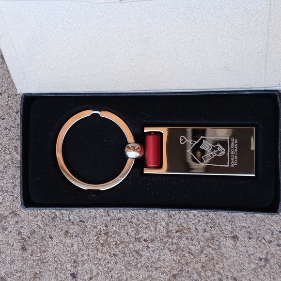 Ronald McDonald House Keychain - Picture 2 of 3